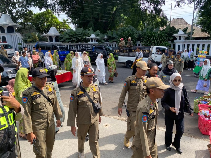 Satpol PP Kabupaten Temanggung Laksanakan Pengamanan Peringatan Harlah Muslimat NU di Alun-Alun Temanggung