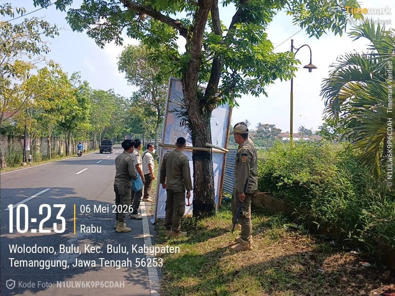 Satpol PP Temanggung Tertibkan Banner Tidak Berizin di Jalan Raya Bulu–Temanggung