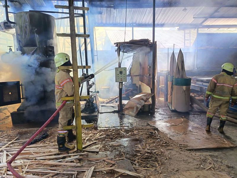 Damkar Temanggung Berhasil Kendalikan Kebakaran Boiler di CV. Gunungmas Sejahtera