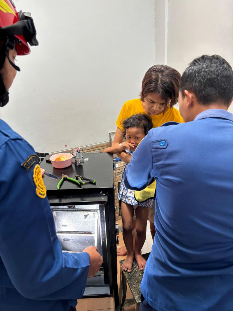 Respons Cepat Damkar Temanggung Berhasil Evakuasi Jari Anak yang Terjepit Lubang Oven Roti