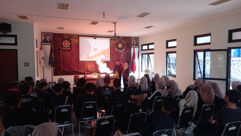 Satpol PP dan Damkar Temanggung Berikan Sosialisasi Pencegahan dan Penanggulangan Kebakaran kepada Peserta SPPG Tegalsari Kedu