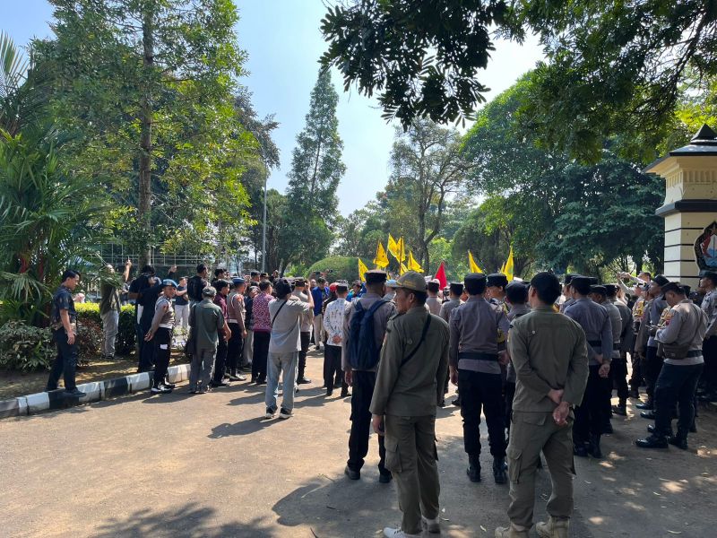 Satpol PP dan Damkar Temanggung Laksanakan Pengamanan Aksi Damai Penyampaian Aspirasi PMII