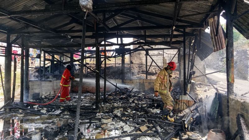 Kebakaran Rumah di Parakan Kauman, Damkar Temanggung Berhasil Kendalikan Api