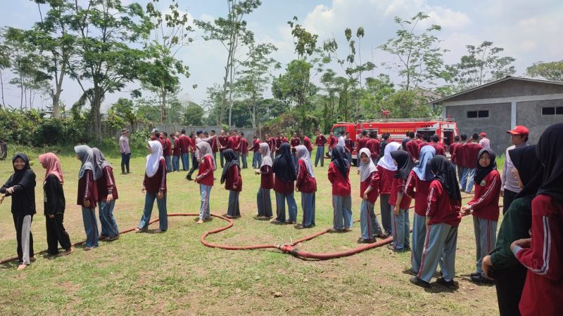 Damkar Temanggung Berikan Edukasi Pencegahan Kebakaran kepada Siswa SMK Negeri 1 Temanggung