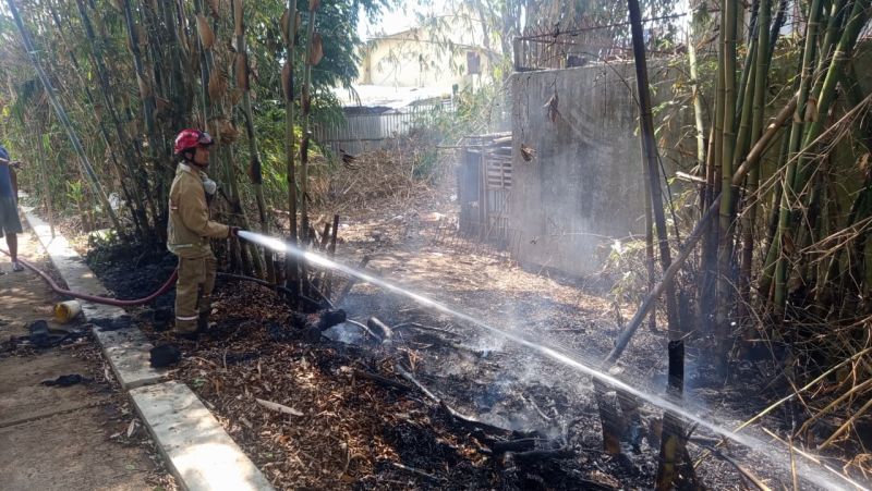 Damkar Temanggung Padamkan Kebakaran Lahan di Ngimbrang, Satu Orang Dilaporkan Terjebak